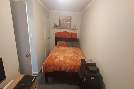 Photo of property in 31 Stewart Drive, Newlands, Wellington, 6037