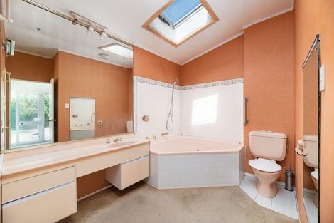 Photo of property in 220 Welcome Bay Road, Welcome Bay, Tauranga, 3112