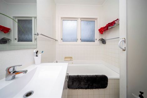 Photo of property in 5 Ngaio Place, Hawera, 4610