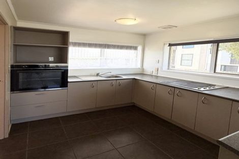 Photo of property in 2/856 East Coast Road, Northcross, Auckland, 0630