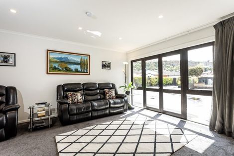 Photo of property in 215 Bay View Road, Saint Clair, Dunedin, 9012