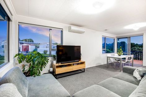 Photo of property in 4 Staysail Place, Whitby, Porirua, 5024