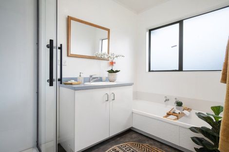 Photo of property in 2a Richardson Avenue, Pukekohe, 2120