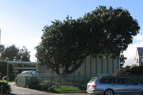 Photo of property in 14 Goldie Place, Waikanae Beach, Waikanae, 5036