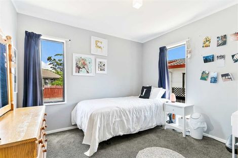 Photo of property in 77 Meadowvale Rise, Titirangi, Auckland, 0604