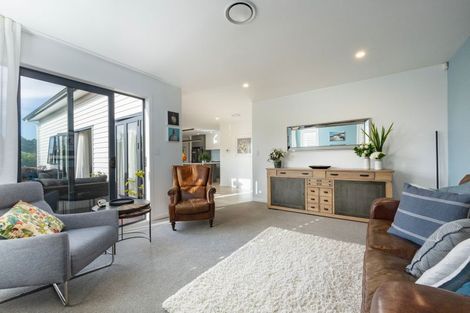 Photo of property in 18 Jane Maree Road, Kumeu, 0810