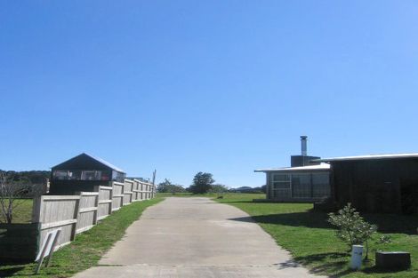 Photo of property in 127 The Fairway, Matarangi, Whitianga, 3592