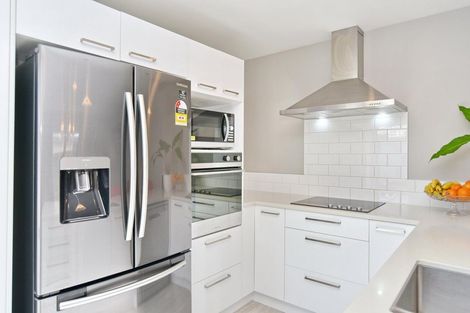 Photo of property in 2 Strone Close, Broomfield, Christchurch, 8042