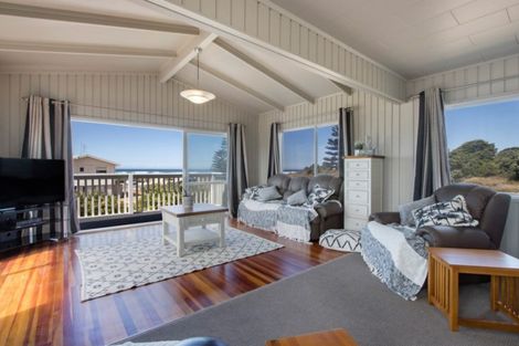 Photo of property in 287 Seaforth Road, Waihi Beach, 3611