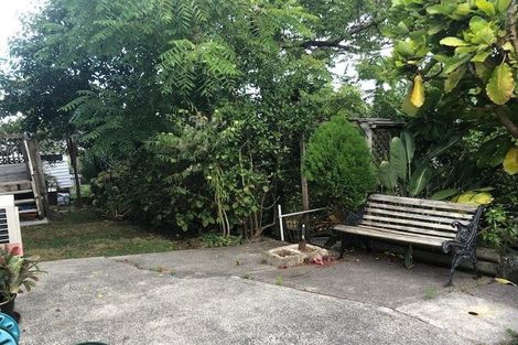 Photo of property in 2/215 Eskdale Road, Birkenhead, Auckland, 0626