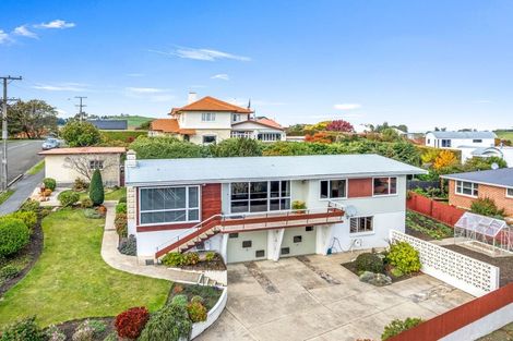 Photo of property in 100 Perth Street, Holmes Hill, Oamaru, 9401