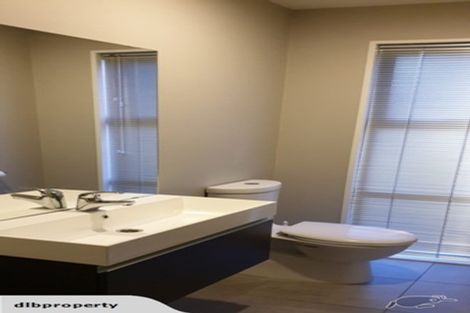 Photo of property in 142a Holly Road, St Albans, Christchurch, 8014