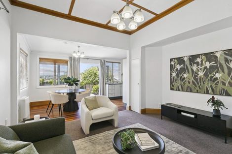 Photo of property in 59 Queens Drive, Lyall Bay, Wellington, 6022