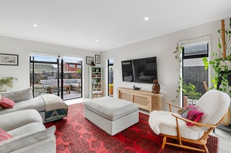 Photo of property in 16a Lillian Place, Orewa, 0931