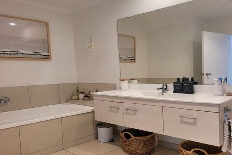 Photo of property in 24 Station Street, Hobsonville, Auckland, 0616