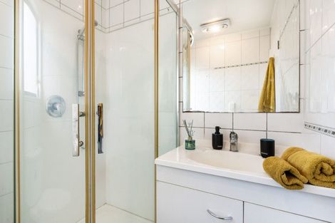 Photo of property in 2/16 Caribbean Drive, Unsworth Heights, Auckland, 0632