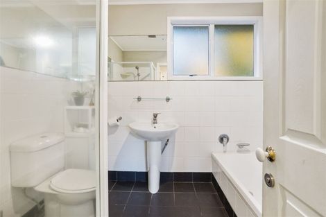 Photo of property in 21 Holt Avenue, Torbay, Auckland, 0630