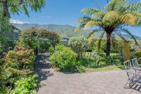 Photo of property in 9 Papawai Grove, Waikanae, 5036