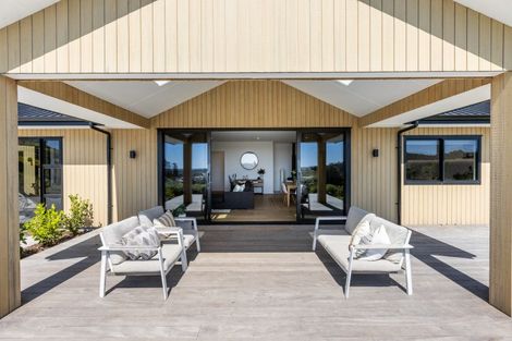 Photo of property in 4 Te Roera Drive, Taradale, Napier, 4112