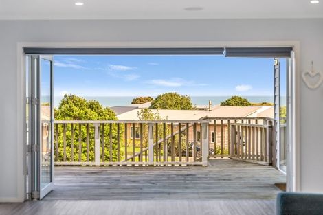 Photo of property in 4 Tua Tua Place, Baylys Beach, 0377