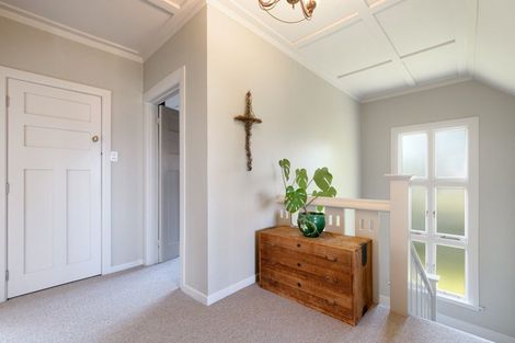 Photo of property in 247 Devonport Road, Tauranga, 3110