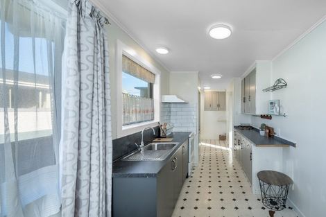 Photo of property in 28 Argyle Street, Kew, Invercargill, 9812