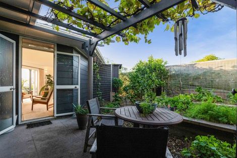Photo of property in 94 Messenger Terrace, Oakura, 4314