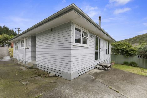 Photo of property in 4 Parenga Street, Wainuiomata, Lower Hutt, 5014