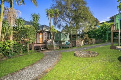 Photo of property in 27 Wairau Road, Forrest Hill, Auckland, 0627