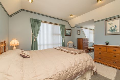 Photo of property in 2 Kent Lodge Avenue, Avonhead, Christchurch, 8042