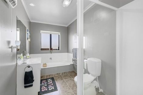 Photo of property in 17 Garrett Place, Riverstone Terraces, Upper Hutt, 5018