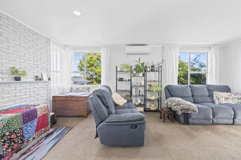 Photo of property in 13 Helleur Road, Massey, Auckland, 0614