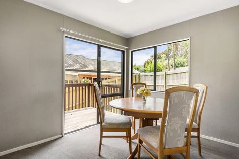 Photo of property in 2/18 Altair Place, Windsor Park, Auckland, 0632