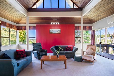 Photo of property in 212 Golf Road, Titirangi, Auckland, 0604