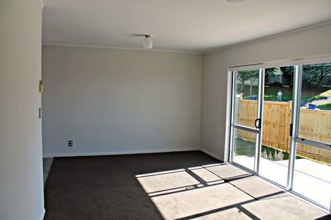 Photo of property in 8 Benchmark Drive, Massey, Auckland, 0614