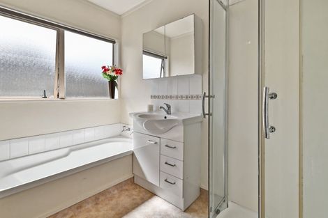 Photo of property in 21 Tonson Place, Weymouth, Auckland, 2103