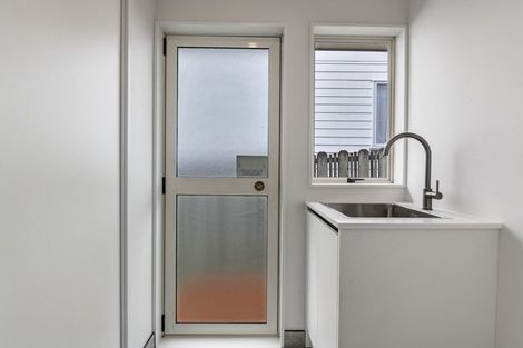 Photo of property in 2/2 Rook Place, Unsworth Heights, Auckland, 0632