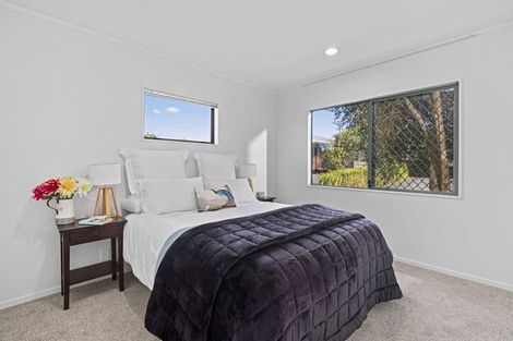 Photo of property in 18 Edgeworth Road, Glenfield, Auckland, 0629