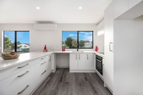 Photo of property in 2/24 Bernina Place, Weymouth, Auckland, 2103