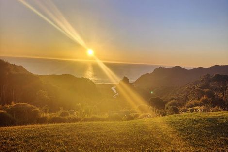 Photo of property in 126 Lone Kauri Road, Karekare, Auckland, 0772