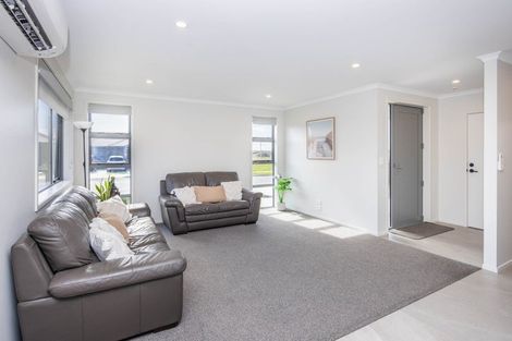 Photo of property in 8 Whakatipu Street, Temple View, Hamilton, 3218
