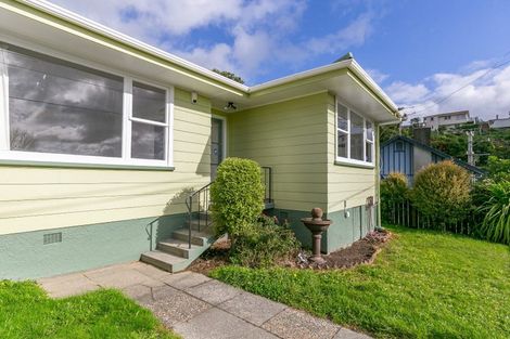 Photo of property in 4 Beverley Grove, Paparangi, Wellington, 6037