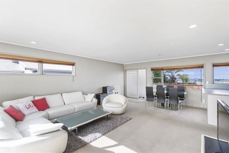 Photo of property in 92 Sunset Road, Unsworth Heights, Auckland, 0632
