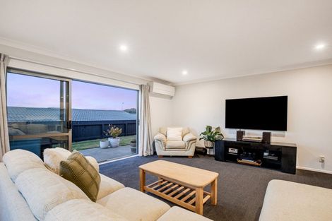 Photo of property in 14 Gennaker Lane, Whitby, Porirua, 5024