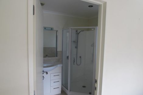 Photo of property in 60 South Kensington Way, Henderson, Auckland, 0612