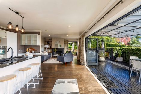 Photo of property in 61a Fairmount Road, Titirangi, Auckland, 0604