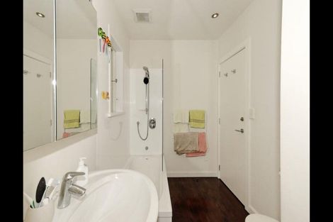 Photo of property in 24 Matipo Road, Te Atatu Peninsula, Auckland, 0610