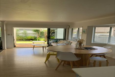 Photo of property in 43 Walton Street, Red Beach, 0932