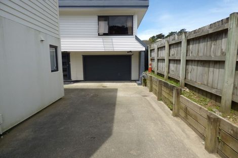 Photo of property in 164 Newlands Road, Newlands, Wellington, 6037
