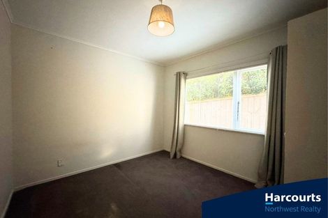 Photo of property in 1a Truscott Place, West Harbour, Auckland, 0618